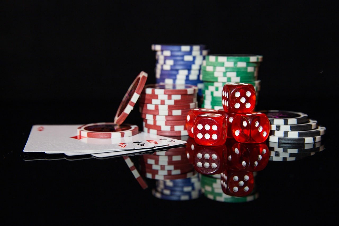 Live Super Sic Bo table interface on kaya33 login showing dice roll and real-time player betting